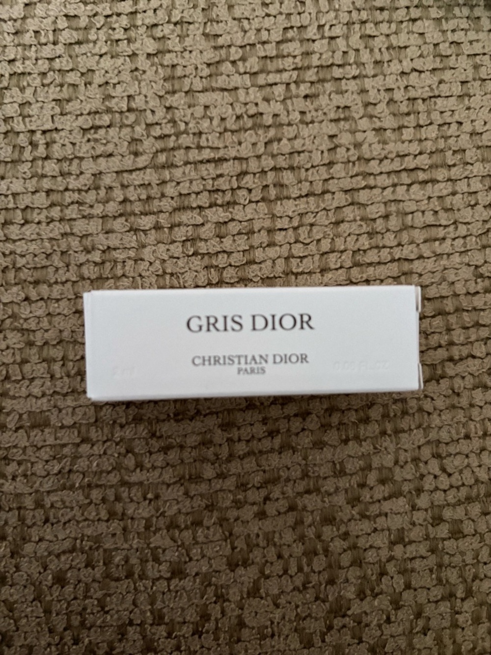Gris Dior Sample